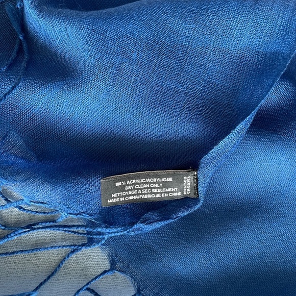 JONES NEW YORK Blue Scarf Shawl Wrap Blue Dip-Dye Ombré with Fringe - EUC - Picture 5 of 9